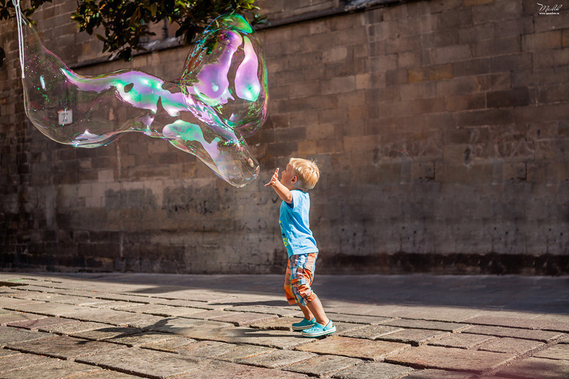 Dziarska rodzinna sesja zdjęciowa w Barcelonie. Fotograf w Barcelonie Hiszpanii Maslik Yulia