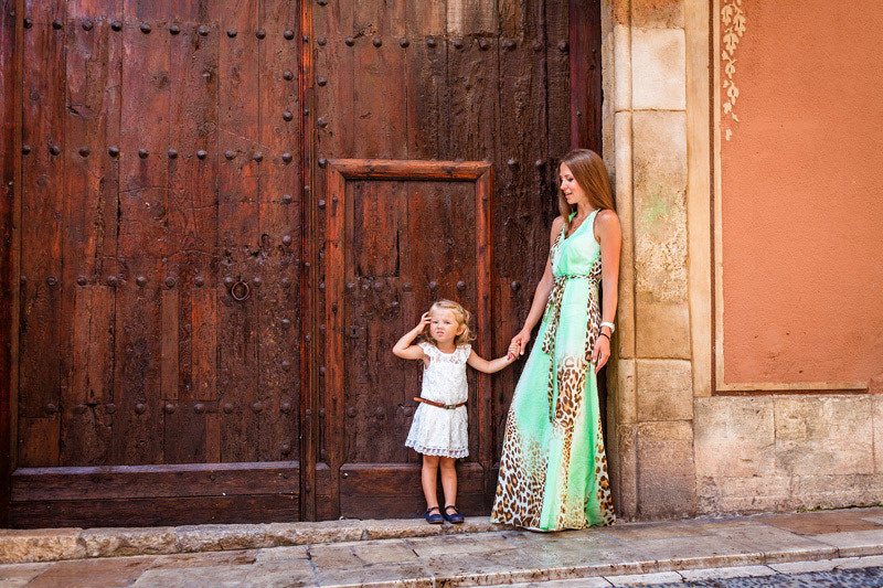Family photo shoot in Tarragona. Photographer in Barcelona Spain Maslik Yulia
