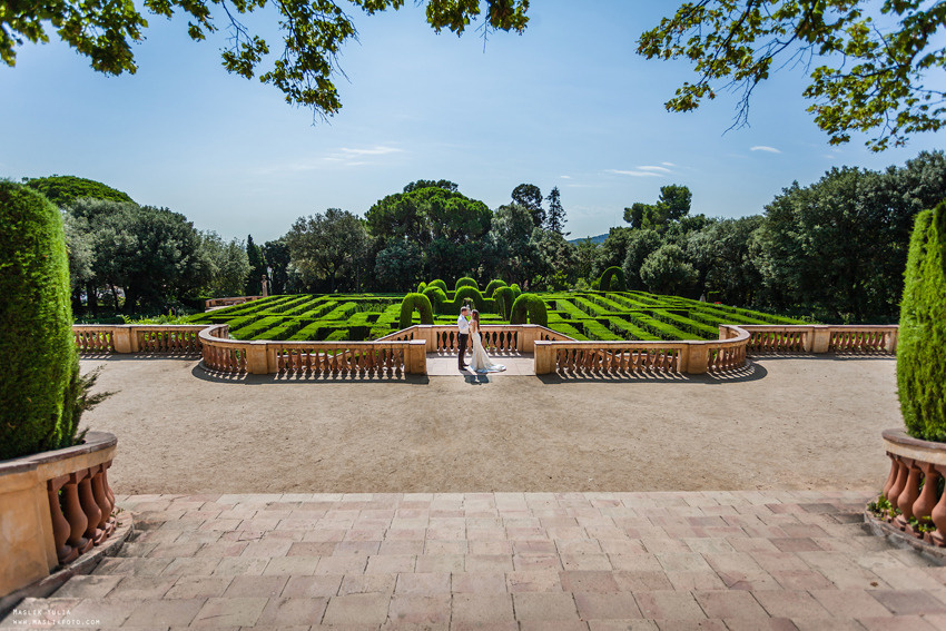 Свадебная фотосессия в Барселоне в парке Лабиринт. Фотограф в Барселоне Испании Маслик Юлия