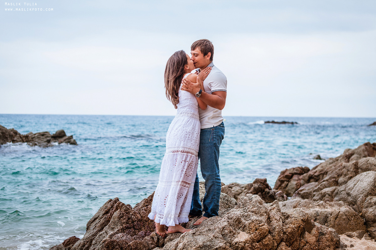 Sea photo session in Tossa de Mar. Photographer in Barcelona Spain Maslik Yulia