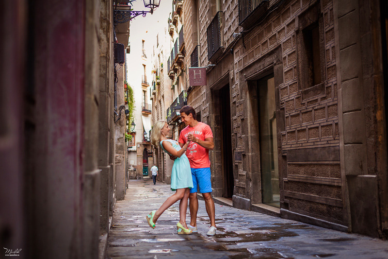 Dziarska rodzinna sesja zdjęciowa w Barcelonie. Fotograf w Barcelonie Hiszpanii Maslik Yulia