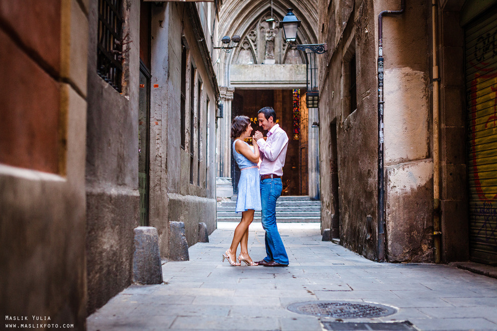 Morning photo shoot in Barcelona. Photographer in Barcelona Spain Maslik Yulia