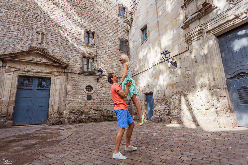 Dziarska rodzinna sesja zdjęciowa w Barcelonie. Fotograf w Barcelonie Hiszpanii Maslik Yulia