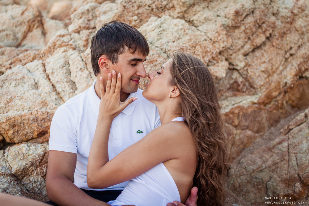 Passionate photo shoot on the Costa Brava. Photographer in Barcelona Spain Maslik Yulia