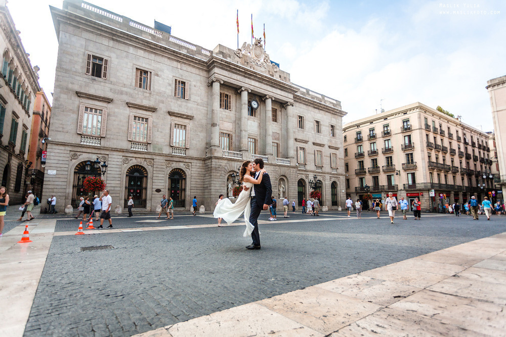 Sesión de fotos de boda de playa en España. Fotógrafo en Barcelona  Maslik Yulia