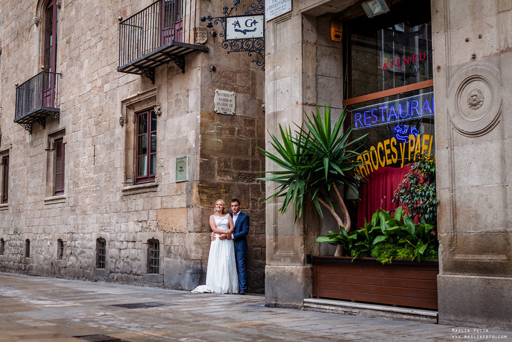 Дождливая фотосессия в Барселоне. Фотограф в Барселоне Испании Маслик Юлия