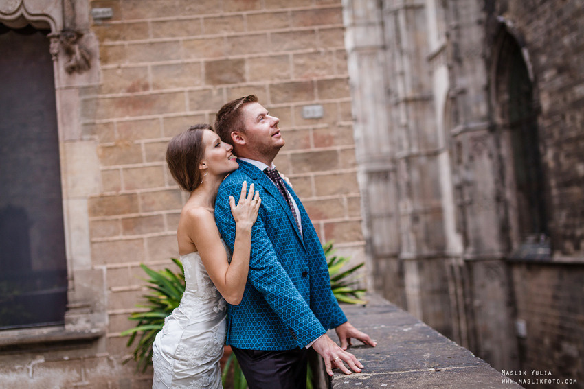 Свадебная фотосессия в Барселоне в парке Лабиринт. Фотограф в Барселоне Испании Маслик Юлия