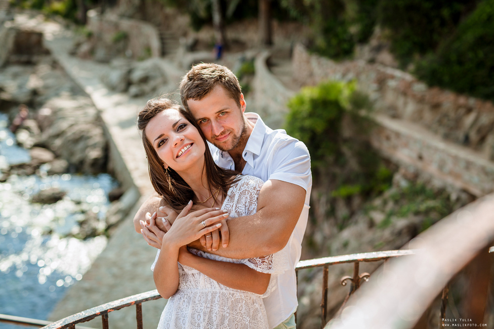 Sesión de fotos de playa en la Costa Brava. Fotógrafo en Barcelona  Maslik Yulia