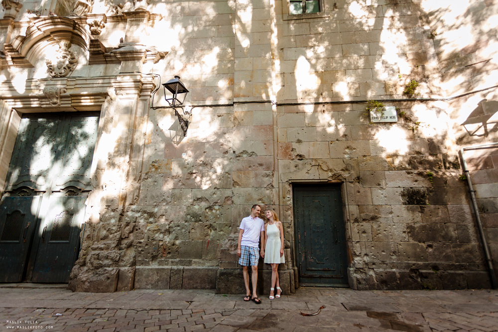 Sesión fotográfica familiar de verano en Barcelona. Fotógrafo en Barcelona  Maslik Yulia