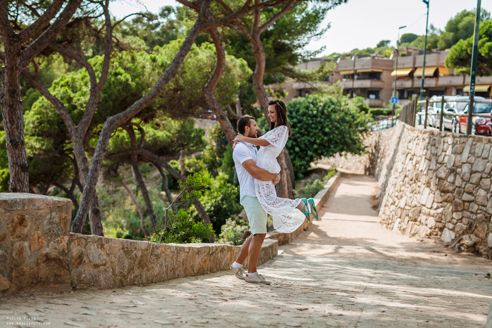 Sesión de fotos de playa en la Costa Brava. Fotógrafo en Barcelona  Maslik Yulia