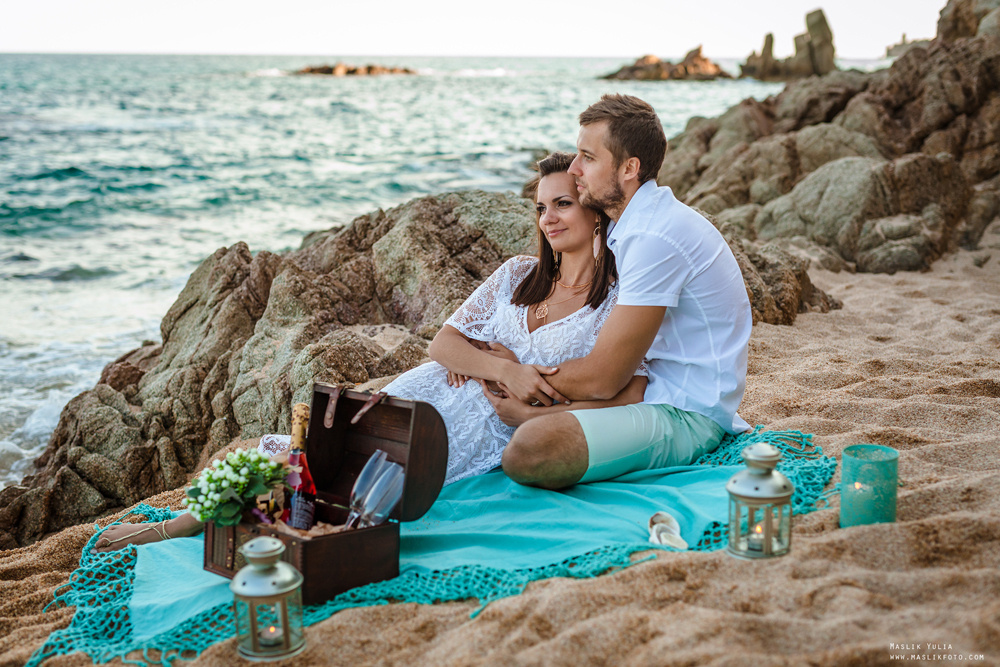 Sesión de fotos de playa en la Costa Brava. Fotógrafo en Barcelona  Maslik Yulia
