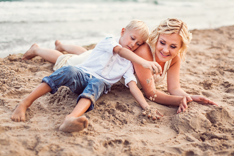Fantástica sesión de fotos de mamá con hijo en Tarragona. Fotógrafo en Barcelona  Maslik Yulia