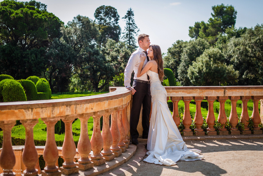 Свадебная фотосессия в Барселоне в парке Лабиринт. Фотограф в Барселоне Испании Маслик Юлия