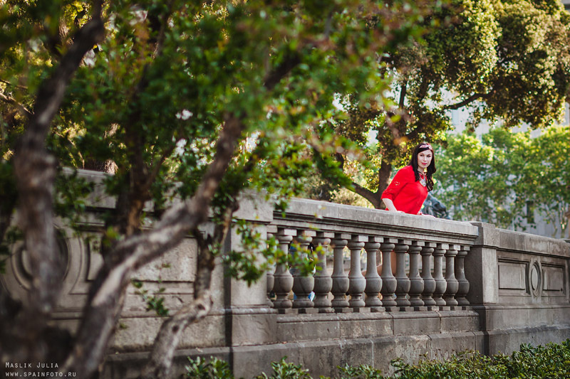 Elegante sesión de fotos en el puerto de Barcelona. Fotógrafo en Barcelona  Maslik Yulia