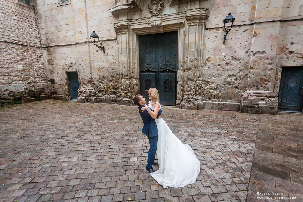 Дождливая фотосессия в Барселоне. Фотограф в Барселоне Испании Маслик Юлия