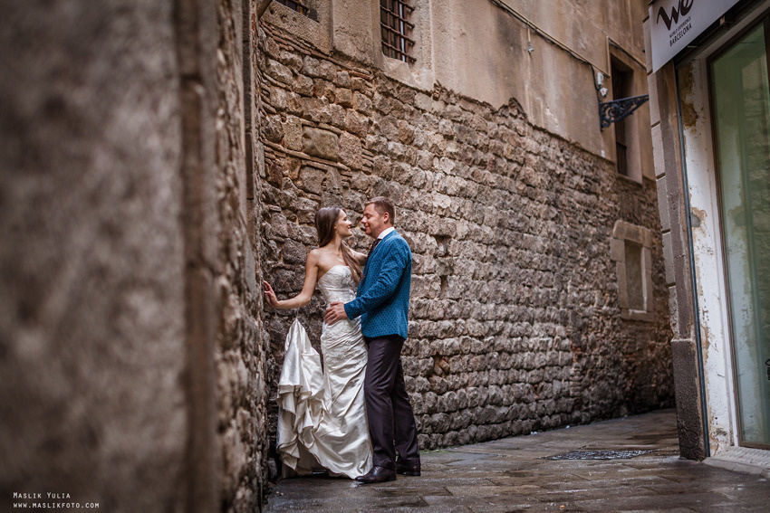 Свадебная фотосессия в Барселоне в парке Лабиринт. Фотограф в Барселоне Испании Маслик Юлия