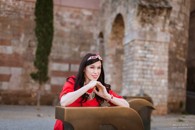Elegante sesión de fotos en el puerto de Barcelona. Fotógrafo en Barcelona  Maslik Yulia