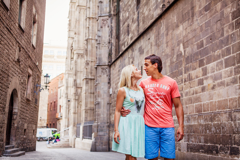 Dziarska rodzinna sesja zdjęciowa w Barcelonie. Fotograf w Barcelonie Hiszpanii Maslik Yulia