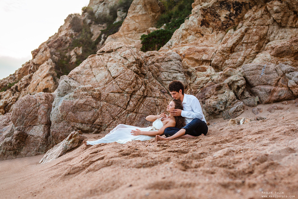 Sesión de fotos de boda de playa en España. Fotógrafo en Barcelona  Maslik Yulia