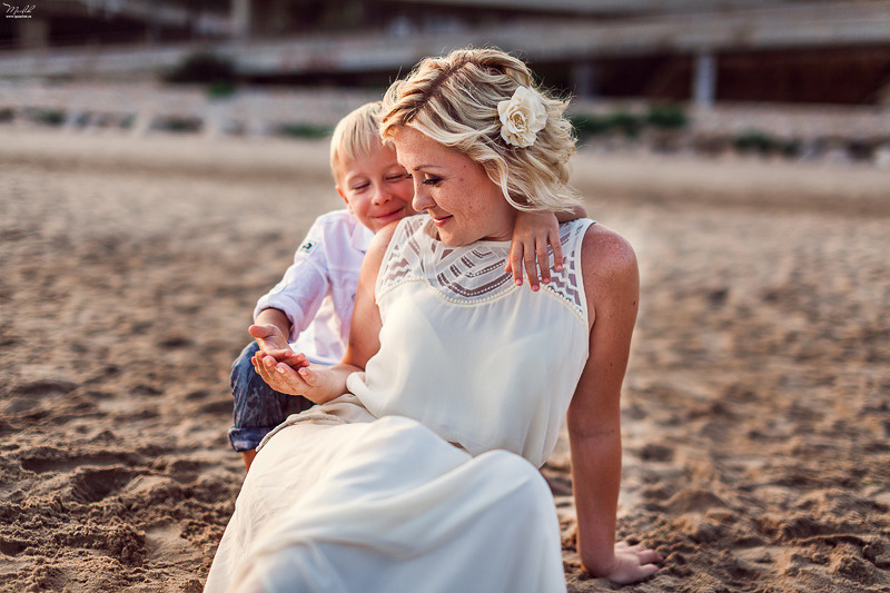 Fantástica sesión de fotos de mamá con hijo en Tarragona. Fotógrafo en Barcelona  Maslik Yulia