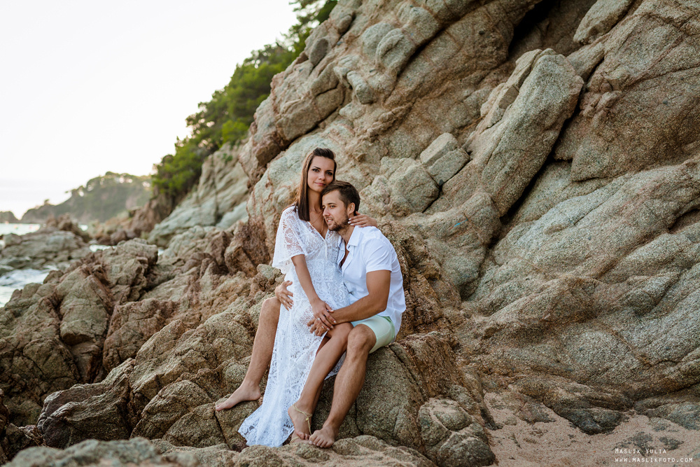 Sesión de fotos de playa en la Costa Brava. Fotógrafo en Barcelona  Maslik Yulia