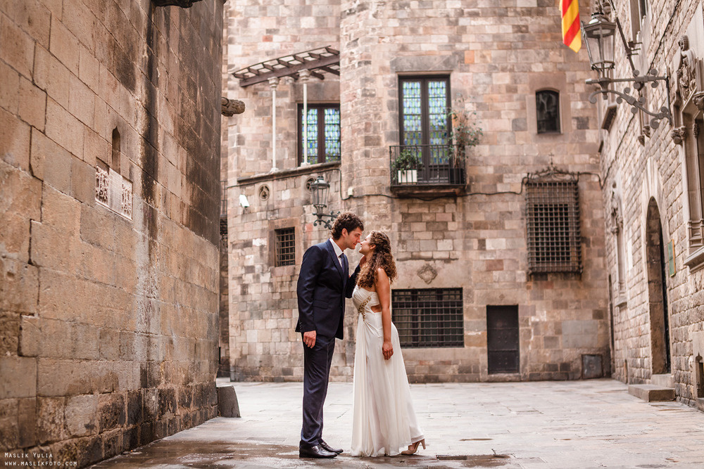 Sesión de fotos de boda de playa en España. Fotógrafo en Barcelona  Maslik Yulia