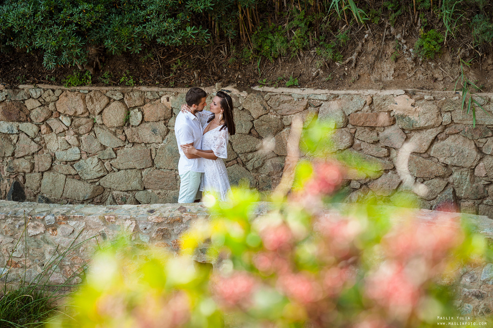 Sesión de fotos de playa en la Costa Brava. Fotógrafo en Barcelona  Maslik Yulia