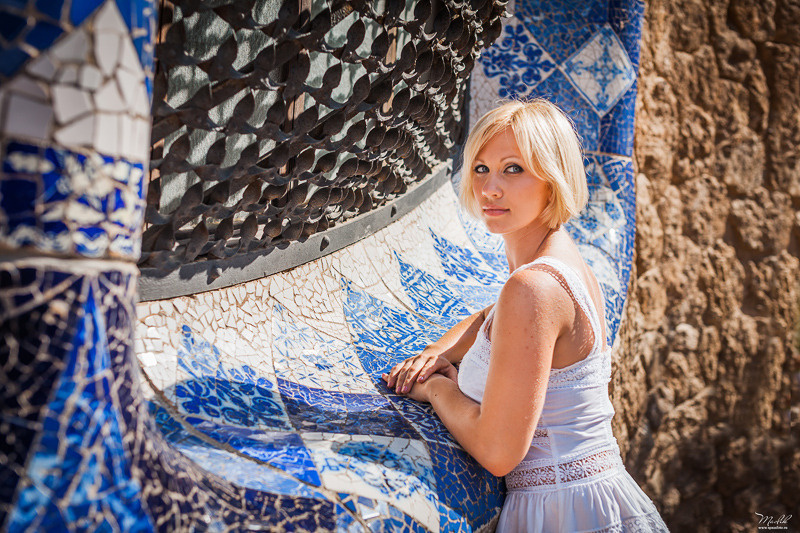 Sesión de fotos de retrato en el Park Güell. Fotógrafo en Barcelona  Maslik Yulia