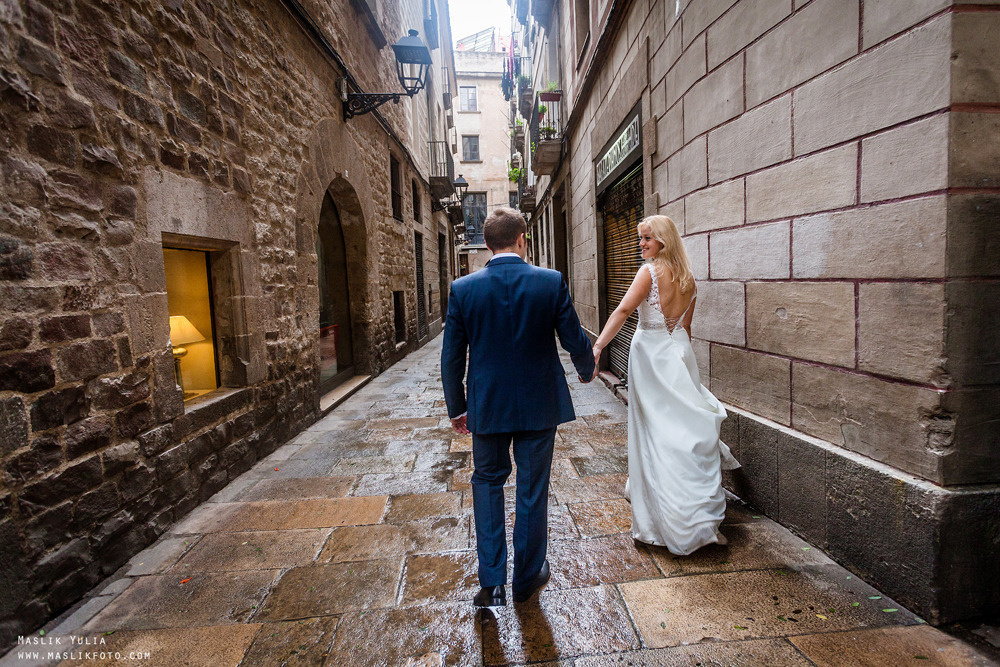 Дождливая фотосессия в Барселоне. Фотограф в Барселоне Испании Маслик Юлия