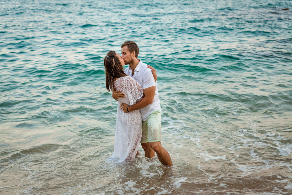 Sesión de fotos de playa en la Costa Brava. Fotógrafo en Barcelona  Maslik Yulia