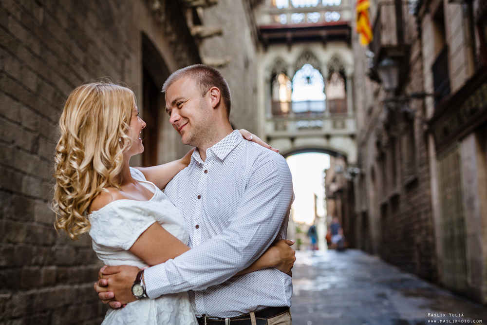 Przyjemna sesja zdjęciowa w Barcelonie. Fotograf w Barcelonie Hiszpanii Maslik Yulia