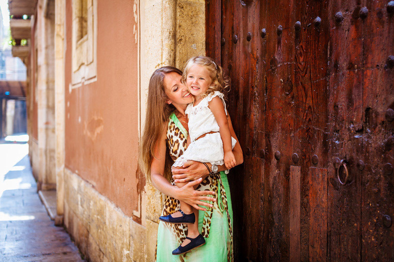 Family photo shoot in Tarragona. Photographer in Barcelona Spain Maslik Yulia