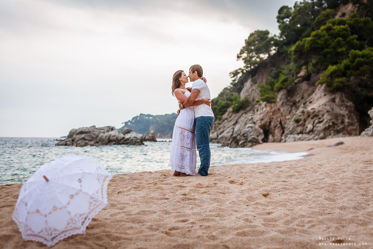 Sea photo session in Tossa de Mar. Photographer in Barcelona Spain Maslik Yulia