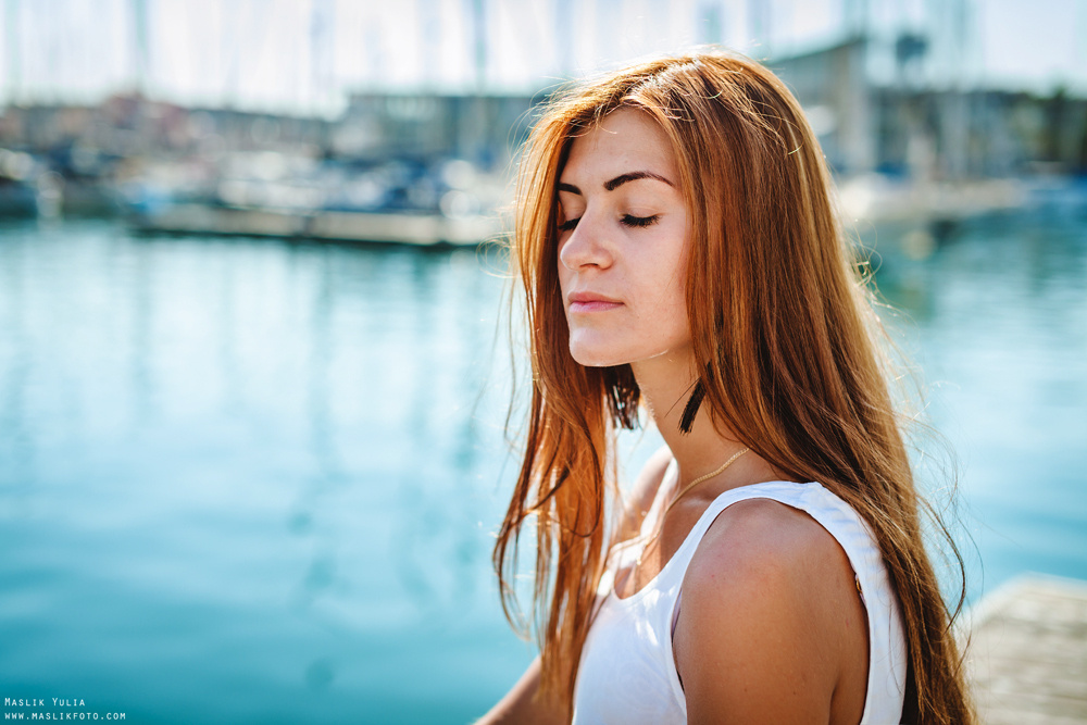 Cheeky fashion-style photo shoot in Barcelona. Photographer in Barcelona Spain Maslik Yulia