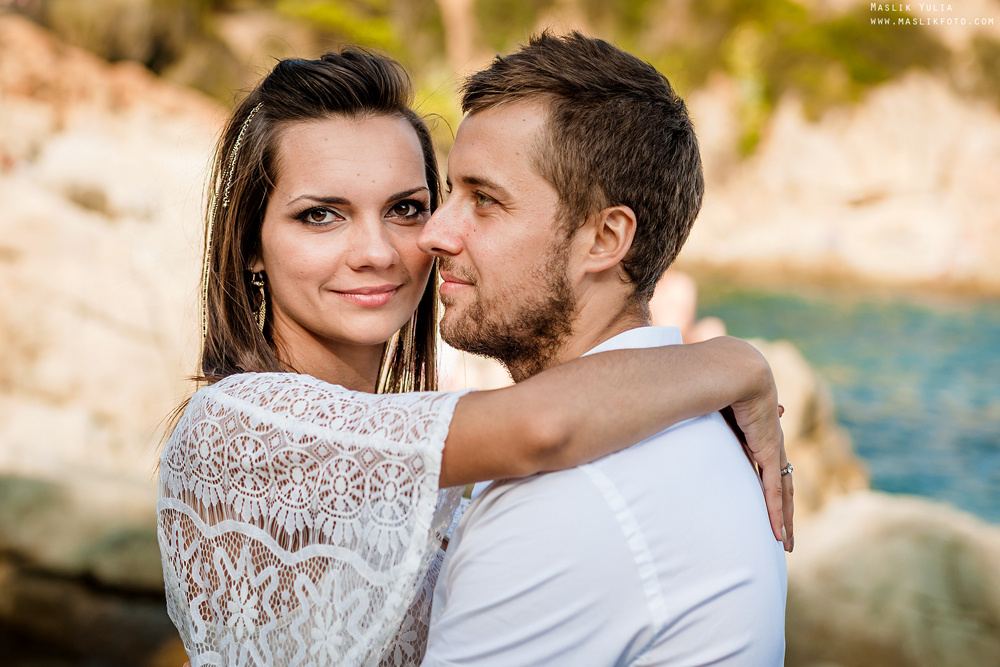 Sesión de fotos de playa en la Costa Brava. Fotógrafo en Barcelona  Maslik Yulia