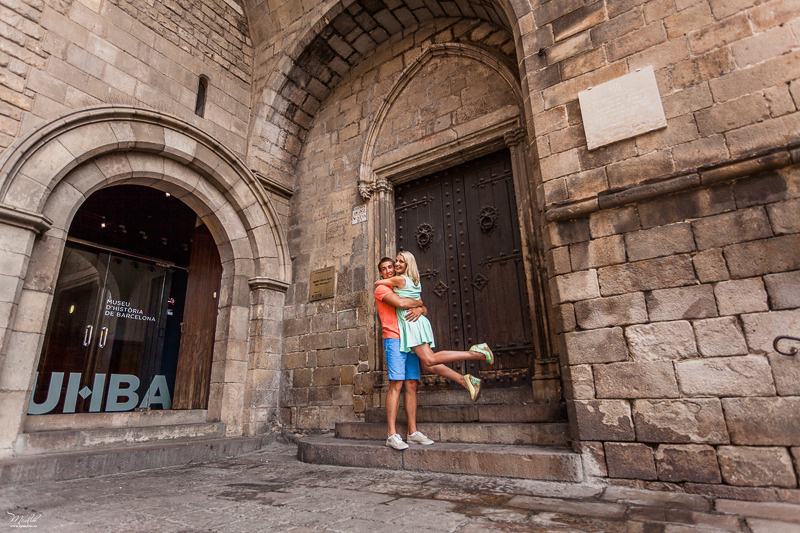 Dziarska rodzinna sesja zdjęciowa w Barcelonie. Fotograf w Barcelonie Hiszpanii Maslik Yulia