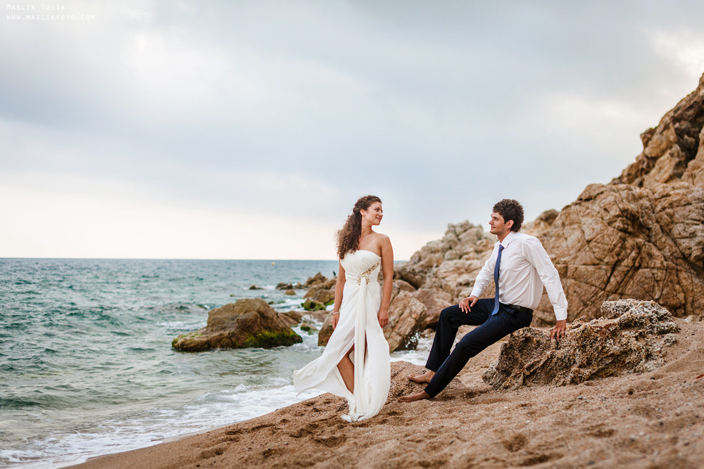Sesión de fotos de boda de playa en España. Fotógrafo en Barcelona  Maslik Yulia