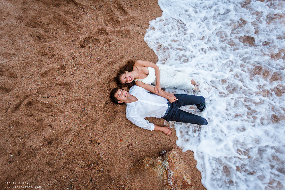 Sesión de fotos de boda de playa en España. Fotógrafo en Barcelona  Maslik Yulia