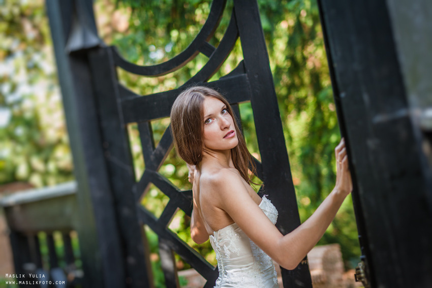 Свадебная фотосессия в Барселоне в парке Лабиринт. Фотограф в Барселоне Испании Маслик Юлия