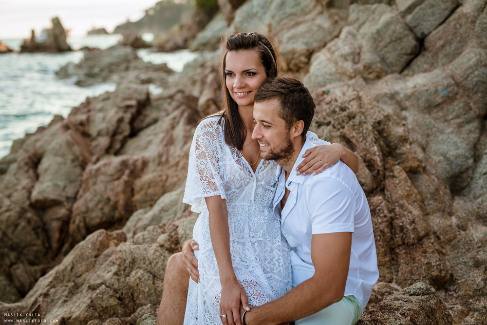 Sesión de fotos de playa en la Costa Brava. Fotógrafo en Barcelona  Maslik Yulia