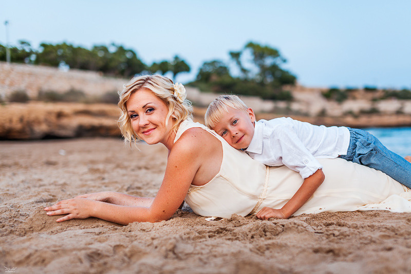Fantástica sesión de fotos de mamá con hijo en Tarragona. Fotógrafo en Barcelona  Maslik Yulia