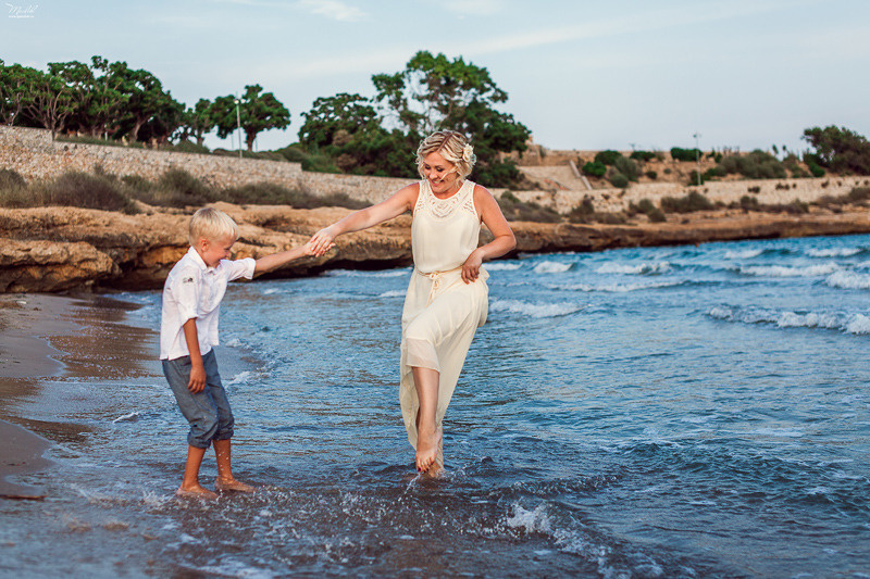 Fantástica sesión de fotos de mamá con hijo en Tarragona. Fotógrafo en Barcelona  Maslik Yulia