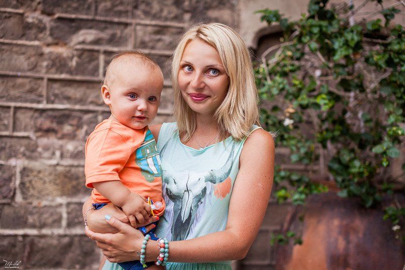 Dziarska rodzinna sesja zdjęciowa w Barcelonie. Fotograf w Barcelonie Hiszpanii Maslik Yulia