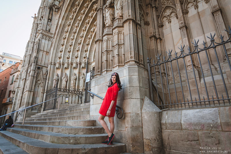 Elegante sesión de fotos en el puerto de Barcelona. Fotógrafo en Barcelona  Maslik Yulia
