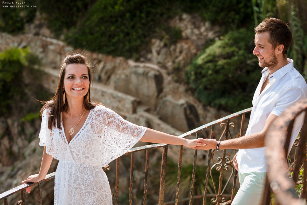 Sesión de fotos de playa en la Costa Brava. Fotógrafo en Barcelona  Maslik Yulia