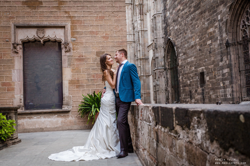 Свадебная фотосессия в Барселоне в парке Лабиринт. Фотограф в Барселоне Испании Маслик Юлия