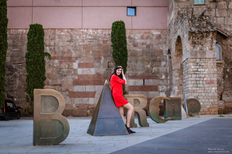 Elegante sesión de fotos en el puerto de Barcelona. Fotógrafo en Barcelona  Maslik Yulia