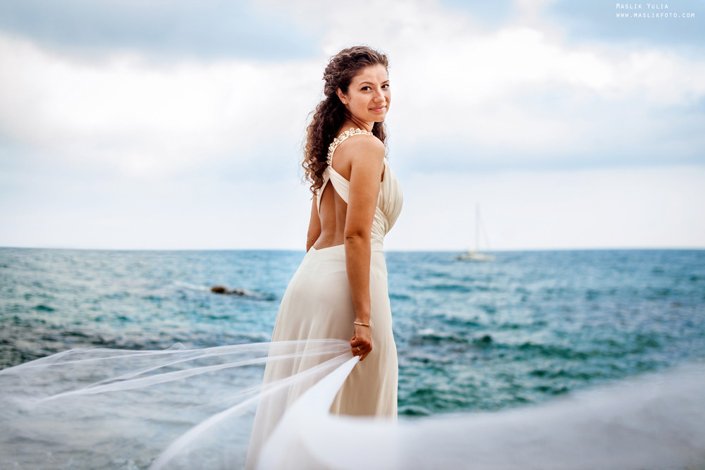 Sesión de fotos de boda de playa en España. Fotógrafo en Barcelona  Maslik Yulia