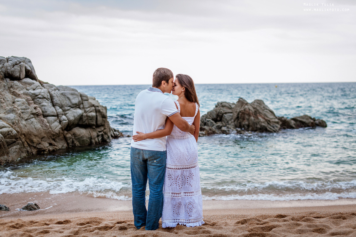 Sea photo session in Tossa de Mar. Photographer in Barcelona Spain Maslik Yulia