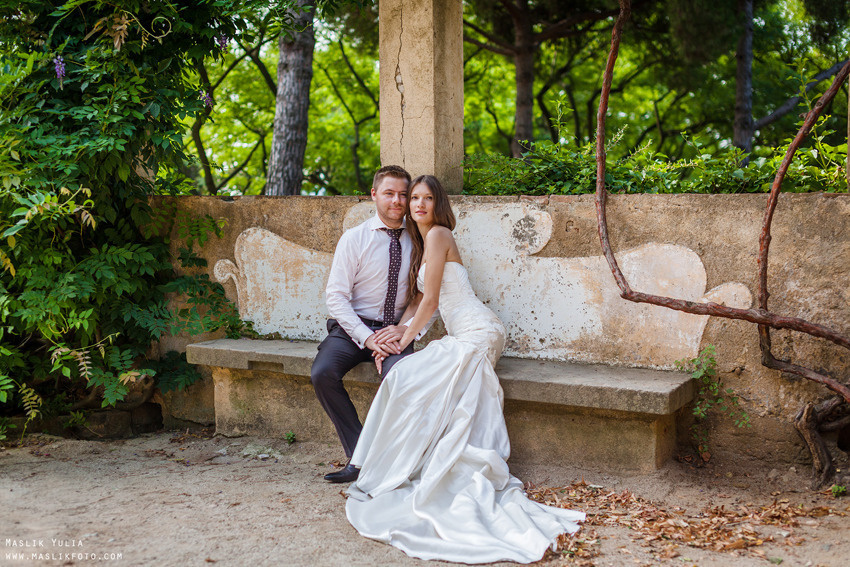 Свадебная фотосессия в Барселоне в парке Лабиринт. Фотограф в Барселоне Испании Маслик Юлия